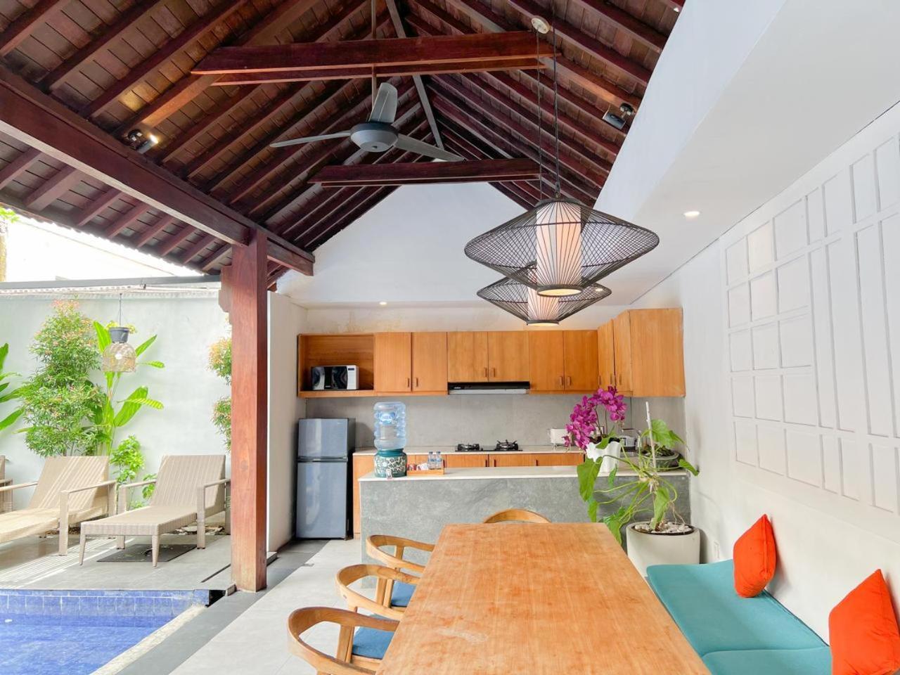 Apple Villa & Suite Seminyak Exterior photo