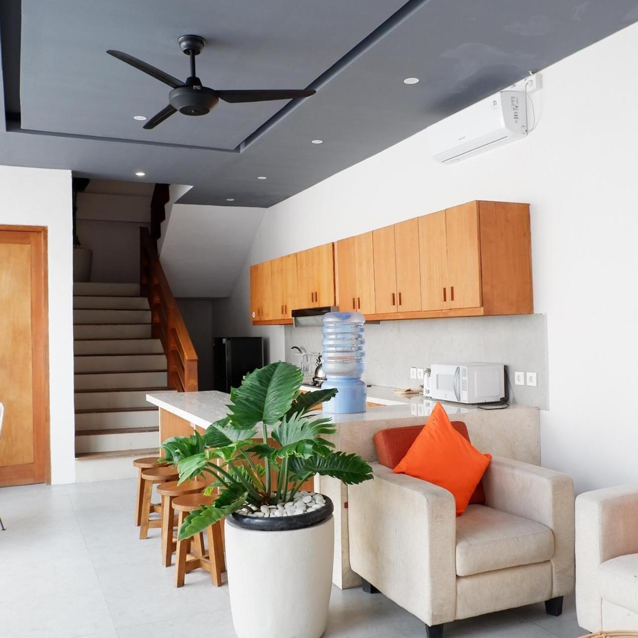 Apple Villa & Suite Seminyak Exterior photo