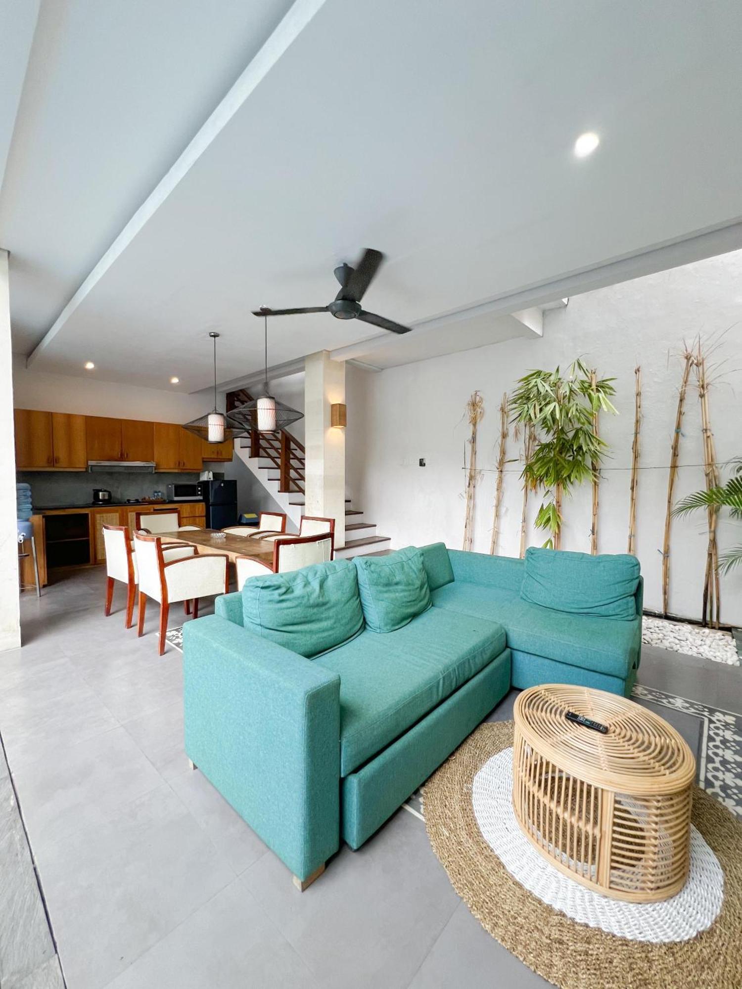 Apple Villa & Suite Seminyak Exterior photo