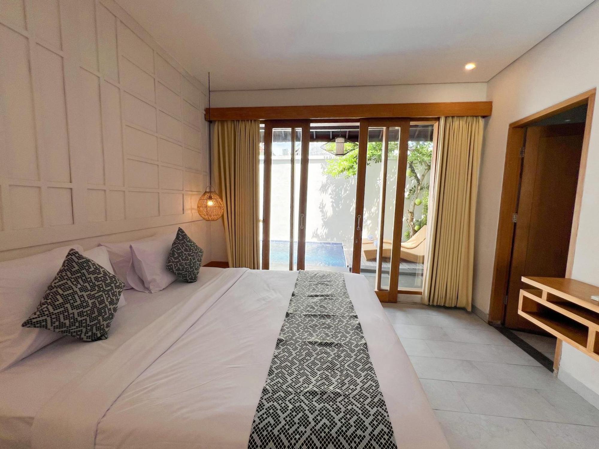 Apple Villa & Suite Seminyak Exterior photo